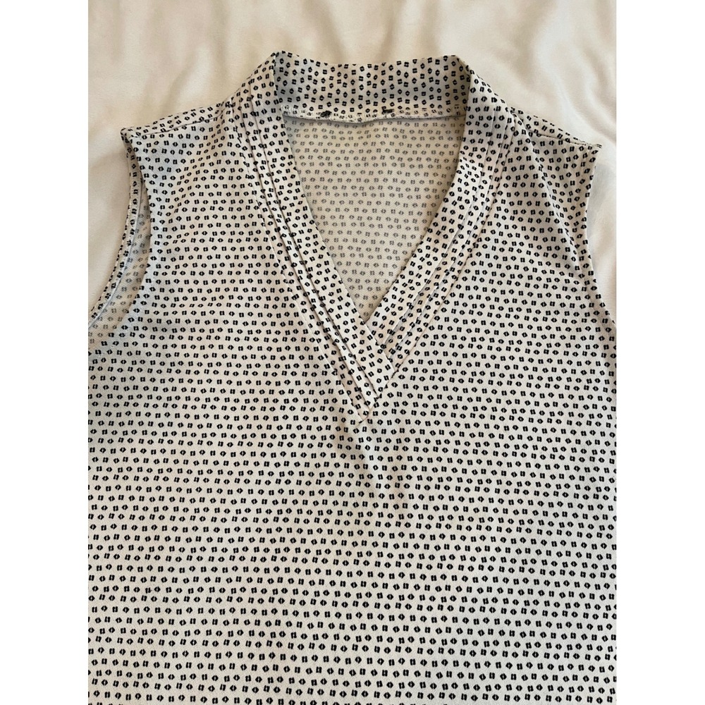 Adrianna Papell Sleeveless V-Neck Blouse Geometric Diamond Print Top Women's - Picture 2 of 8